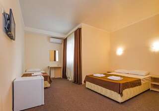 Гостиница Iris Guest House Витязево Небольшой двухместный номер с 2 отдельными кроватями-1